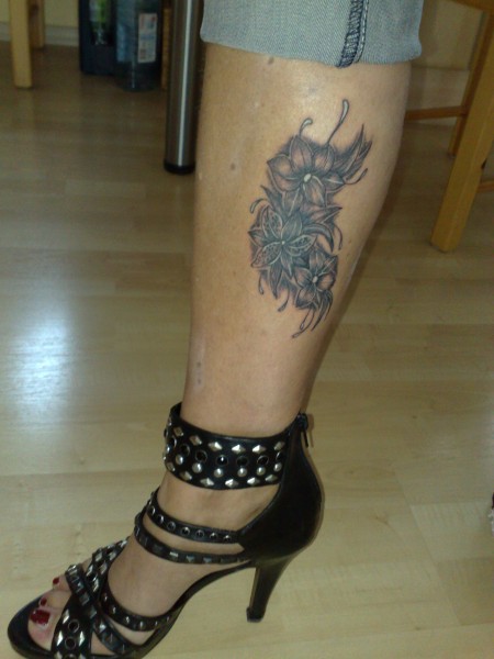 noch ma etwas andere Perspektive...jaja...ick wees...Tattoo ist zu duster...;-)