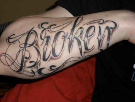 "Broken" lettering auf meinem unterarm