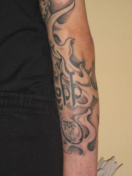 ROBB23: Flammen | Tattoos von Tattoo-Bewertung.de