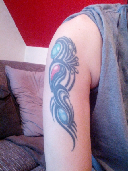 Tribal , 16 Jahre alt, Covern oder in ein neues Tattoo einarbeiten?