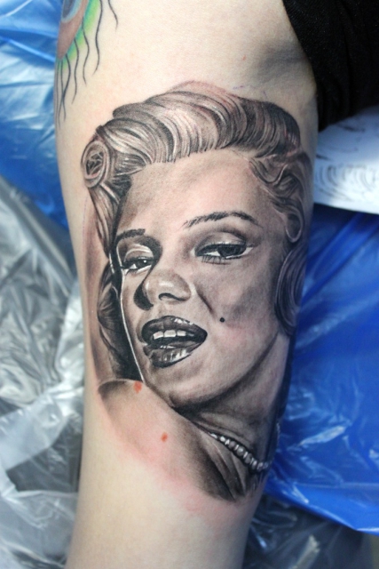 Marilyn Monroe, Eectrographic Tattoo Rosenheim