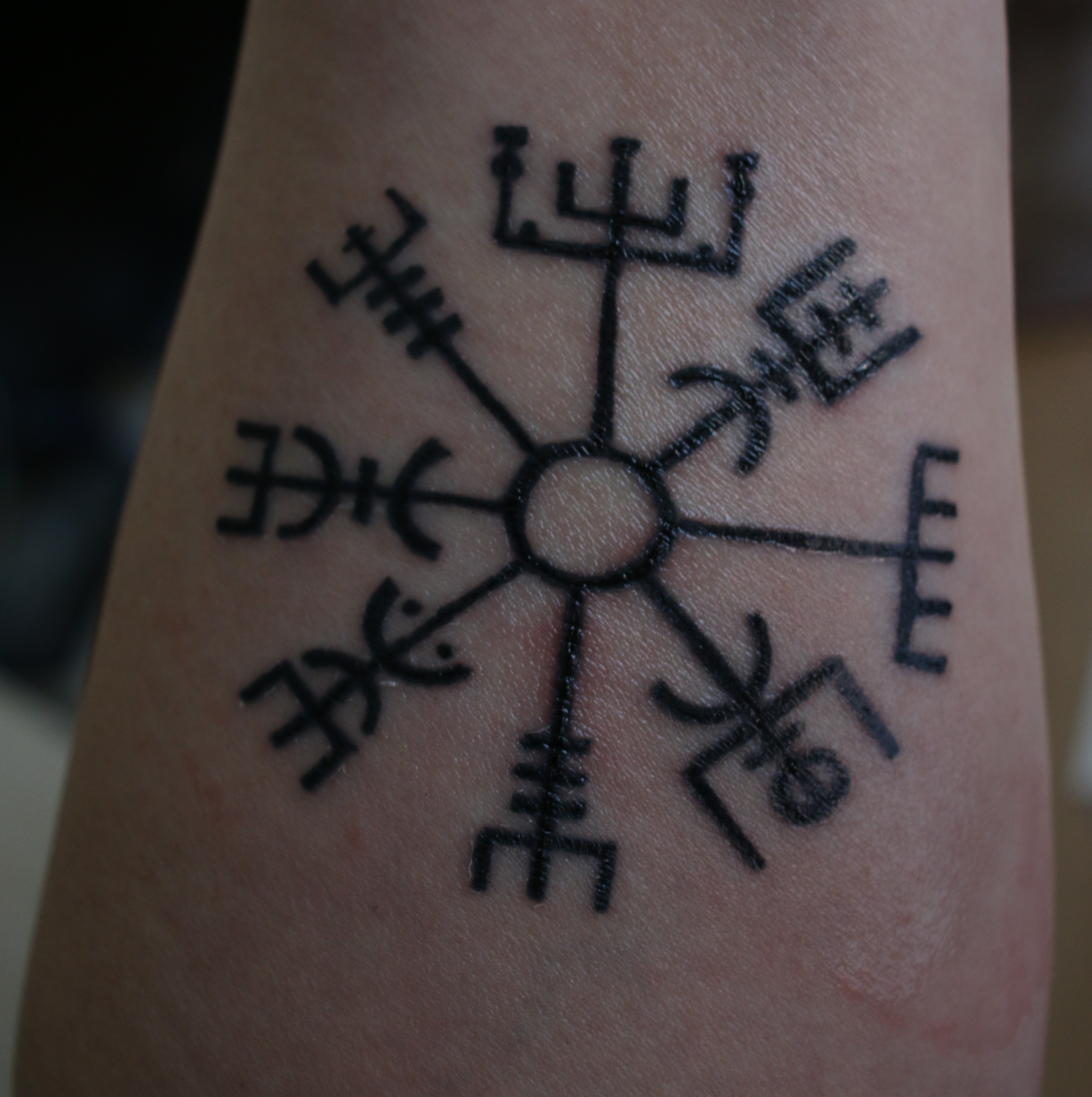 Vegvisir Tattoo Schulter