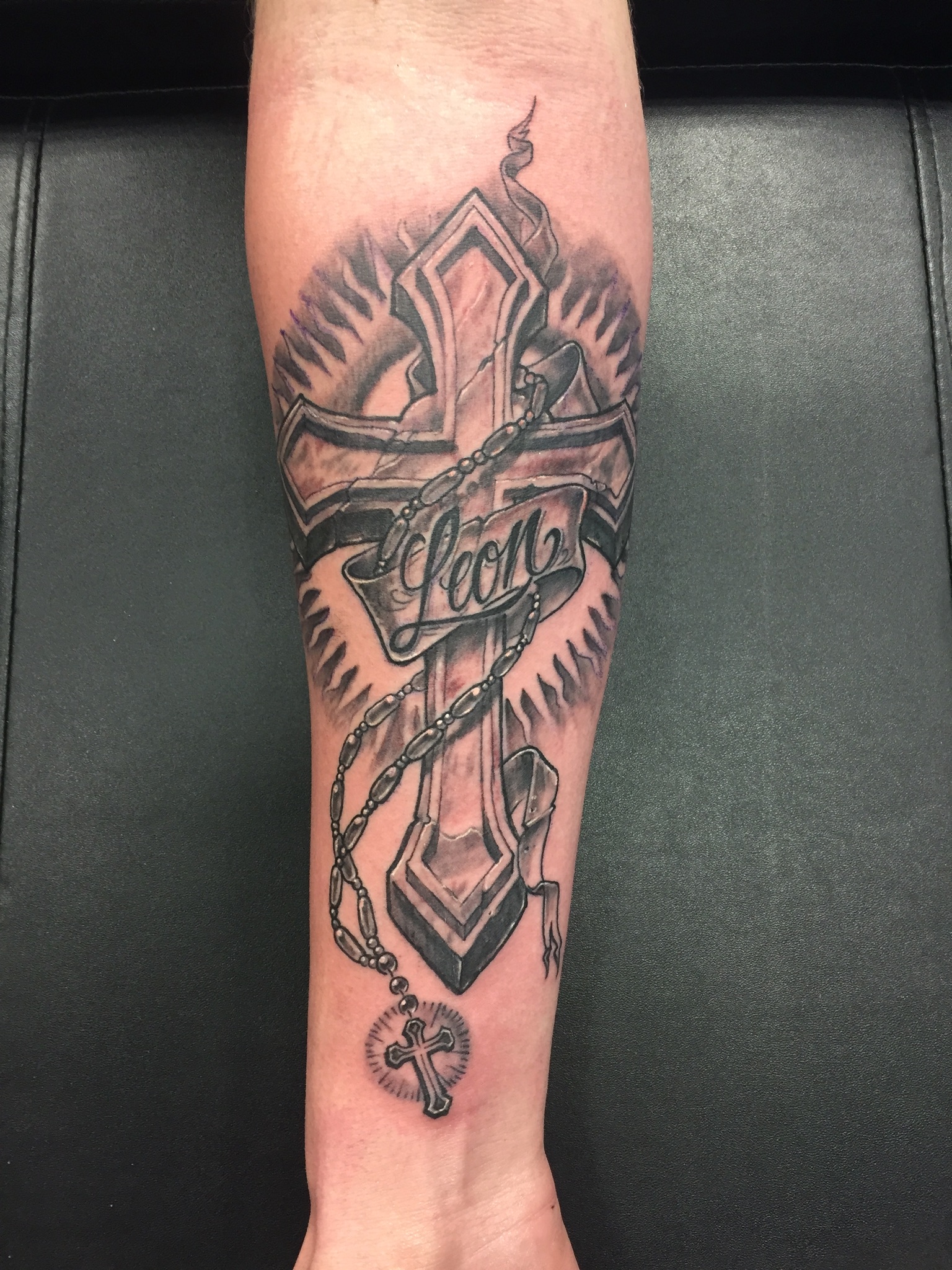 Mightyweeny Kreuz Rosenkranz Tattoos Von Tattoo Bewertung De