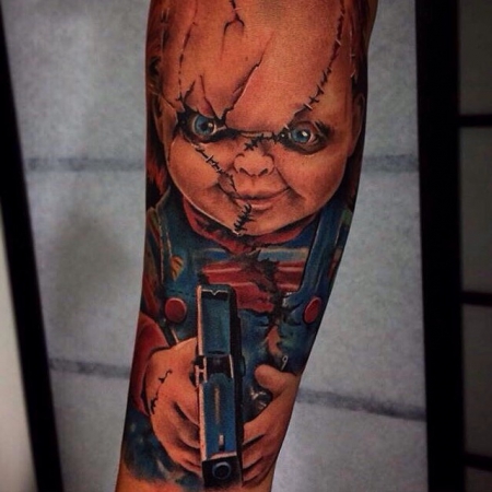 Chucky als erstes Unterarm tattoo 