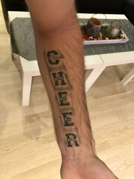 Cover Up Schriftzug "CHEER"