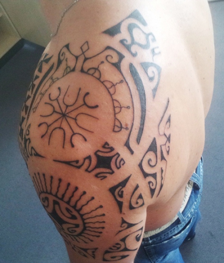Polynesisches Tattoo Styl Tahiti