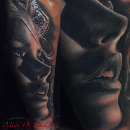 Portrait Unterarm Black & Grey by Mias De La Cruz