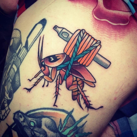 Kakerlake mit Tattoo Grip