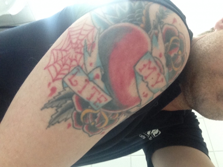 9 Jahre alt erstes Tattoo Rosen Herz "liebe mein leben"