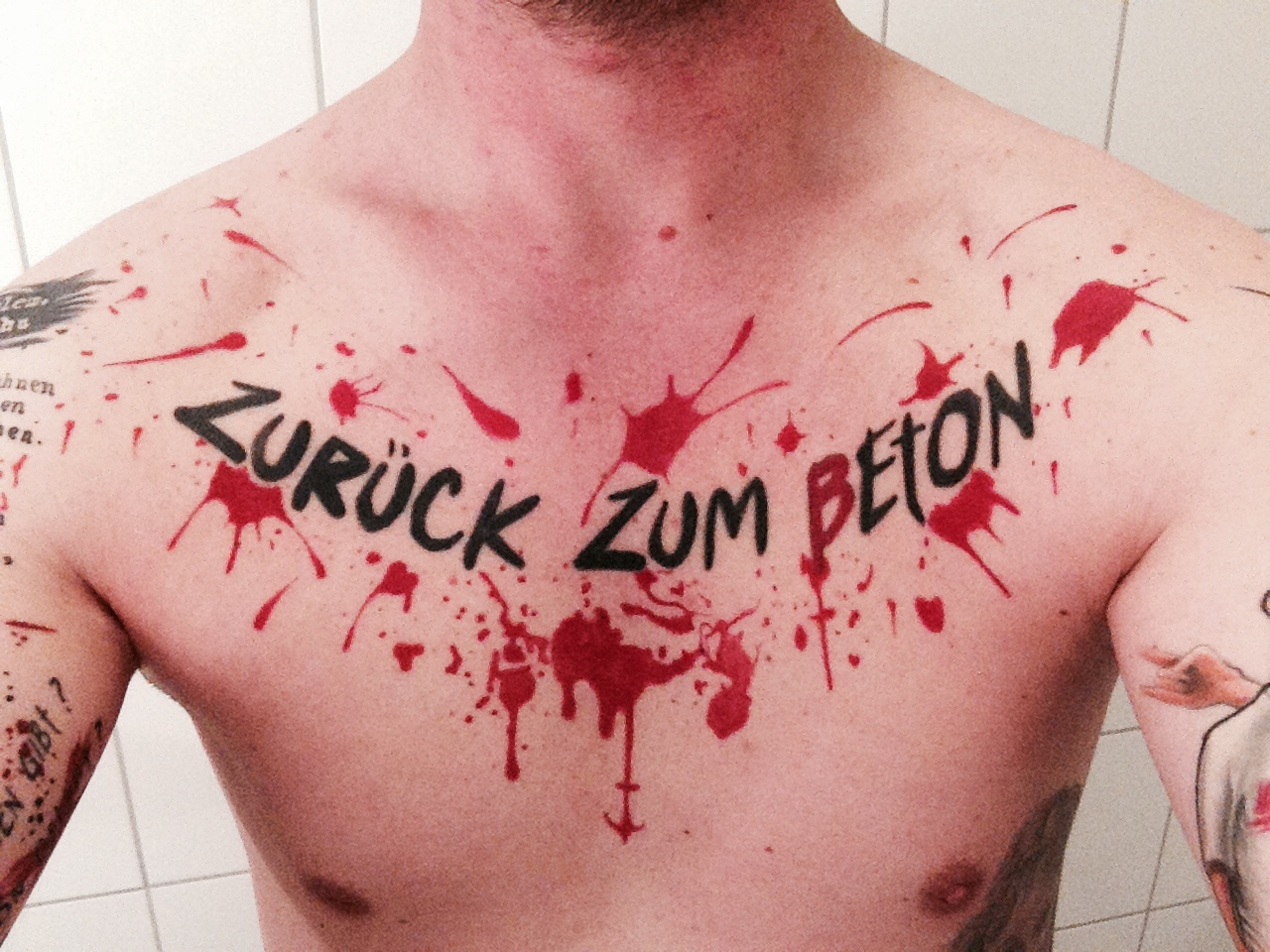 Beffen: Brust Tattoo erweitern