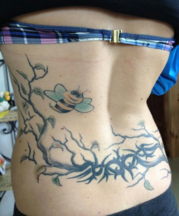 Kolibri85: Suche gute Ideen und Tätowierer für Erweiterung eines Baum/Zweigtattoo